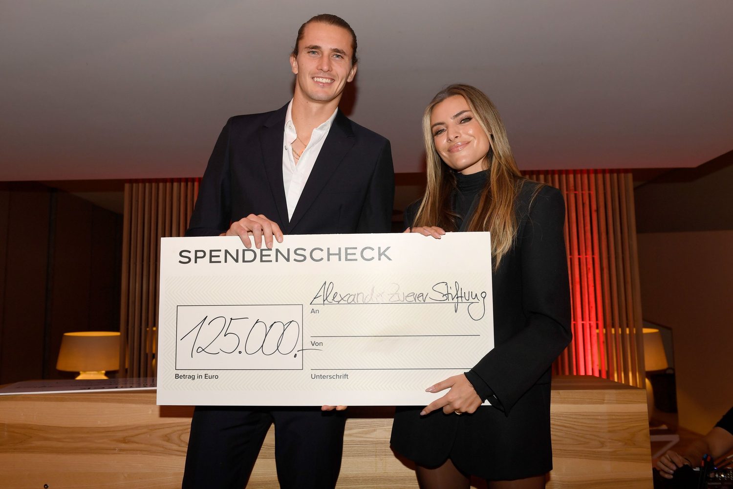 Übergabe einer Spende